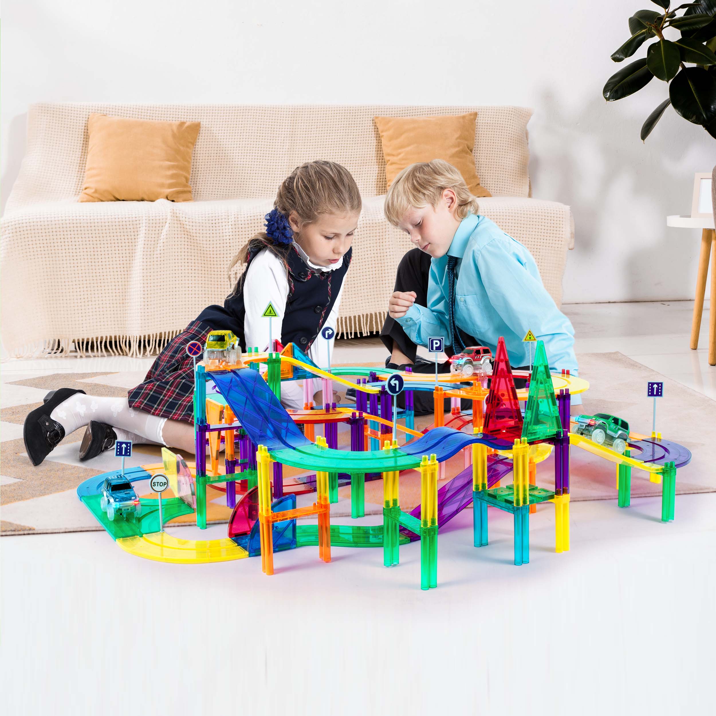 PicassoTiles Magnetic Car Race Track with Light Up Vehicles